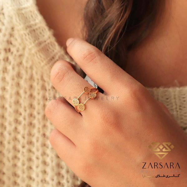 انگشتر دایره نگین‌دار